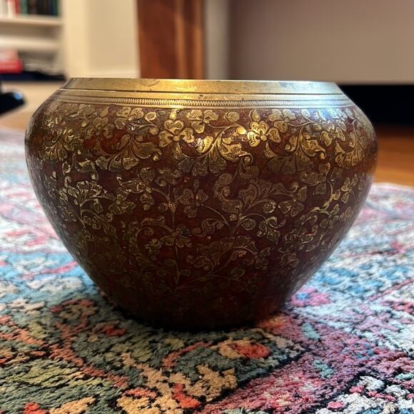 Beautiful Vintage etched Antique Indian Asian Brass Bowl Floral Pattern - Picture 6 of 7